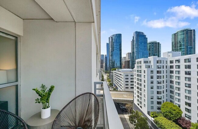 Building Photo - Contemporary Unit with High-End Features