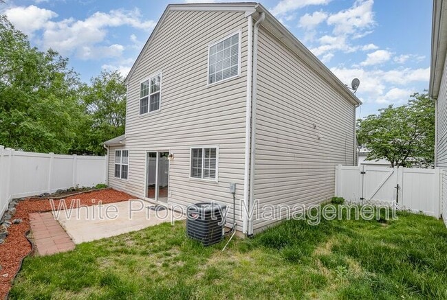 Building Photo - 9036 Meadowmont View Dr