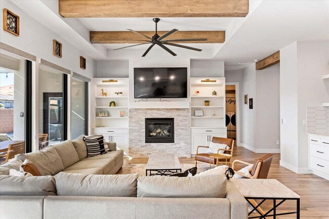 Building Photo - "Beautiful 4-Bed Oasis with 2.5 Baths in Serene Dixie Springs Community"