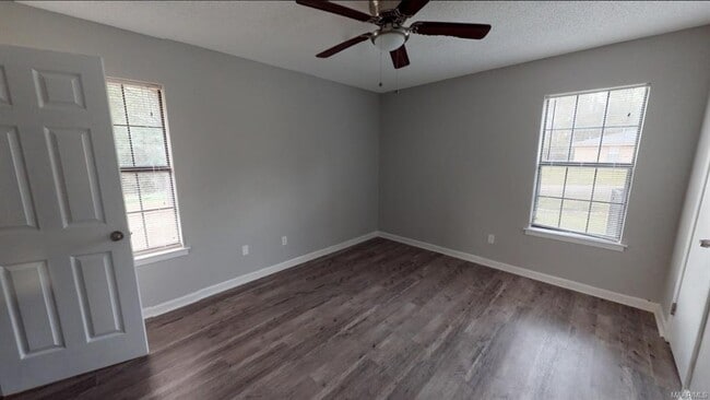 Building Photo - 749 St Martins Dr