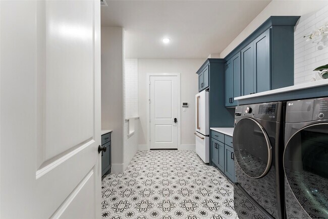 Building Photo - 2118 Bennet Ct