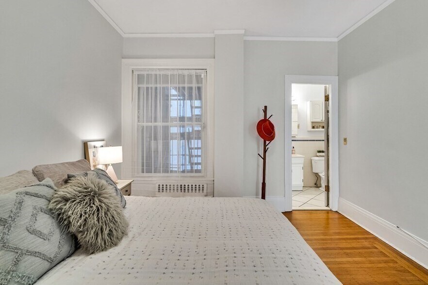 Building Photo - 259 Beacon St