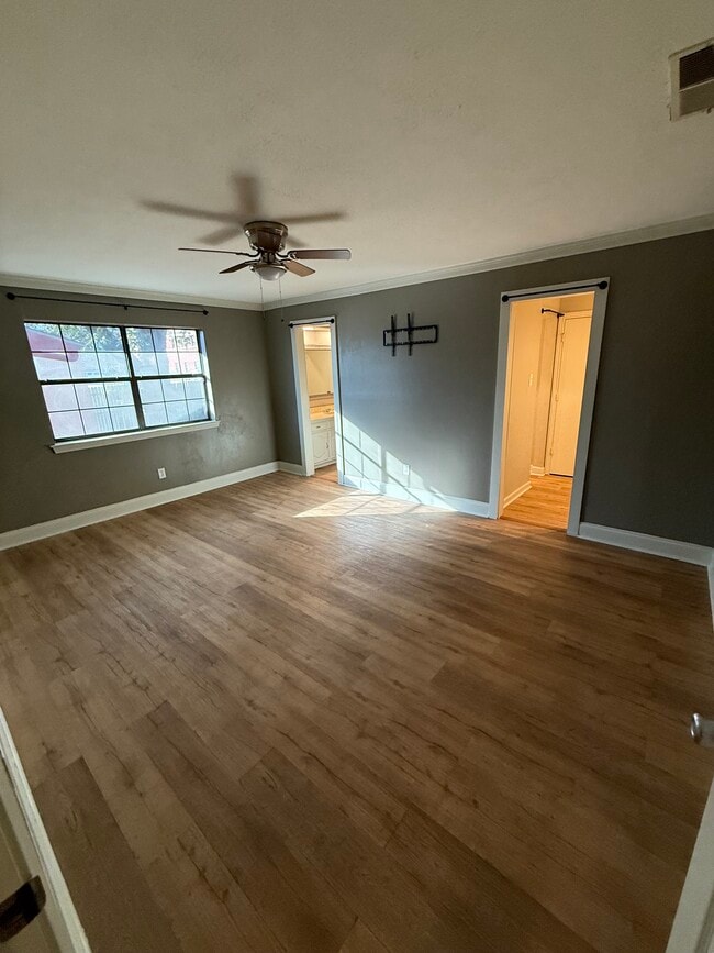 Building Photo - 207 E Kimbrough St