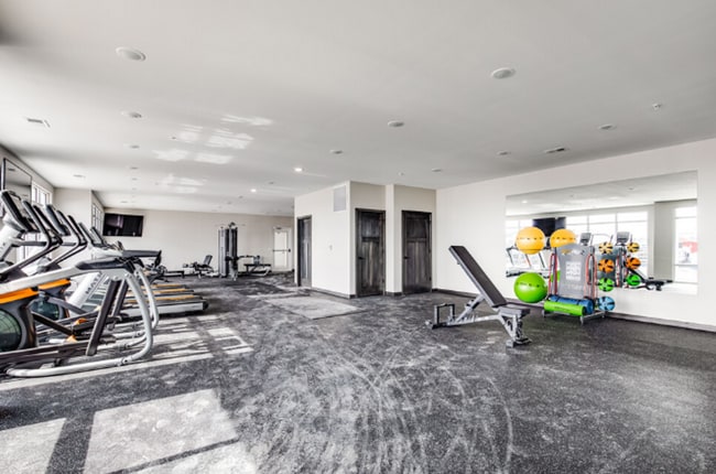 Building Photo - 1609 Doman Dr