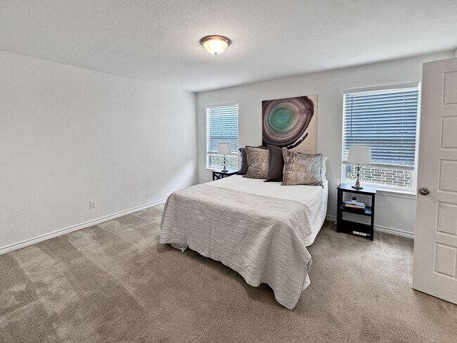 Building Photo - New Braunfels gem