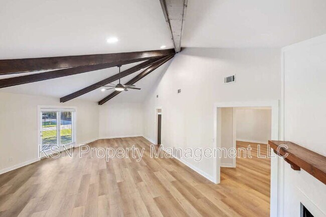 Building Photo - 286 Cushing Dr