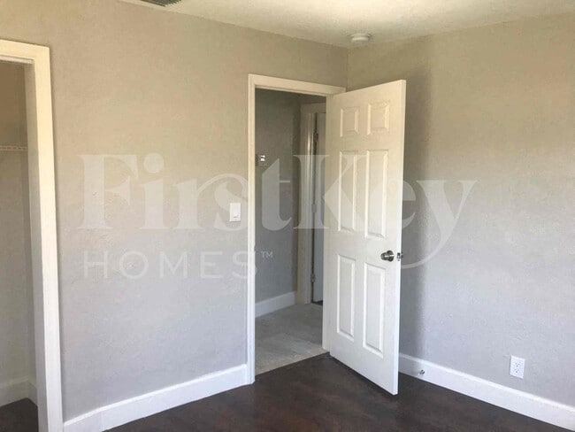 Building Photo - 1640 NE 32nd Pl