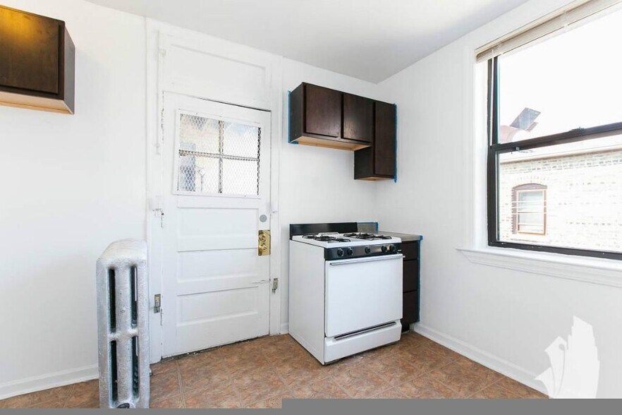 Building Photo - 2330 N Spaulding Ave