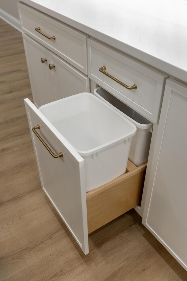 Building Photo - 265 Trunk St NE