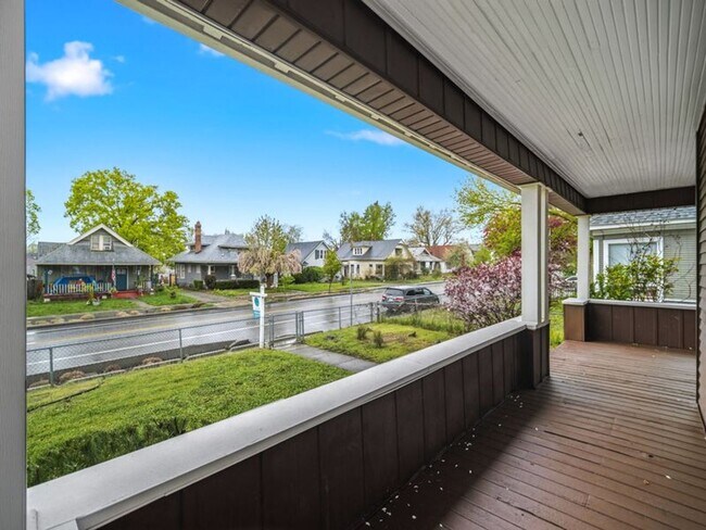 Building Photo - Stunning Updated Home in North Spokane | Bright Interiors, Modern Kitchen & Private Patio