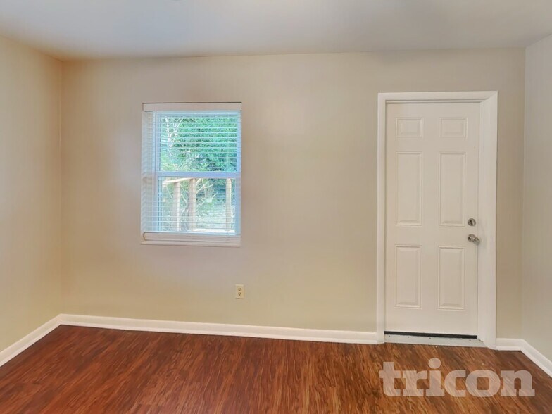 Building Photo - 1481 Falmouth Ave