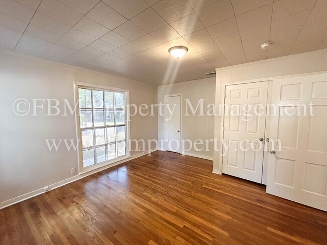 Building Photo - 608 W Lake St