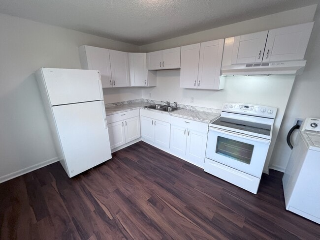 Building Photo - 2313 Dalebrook Ct