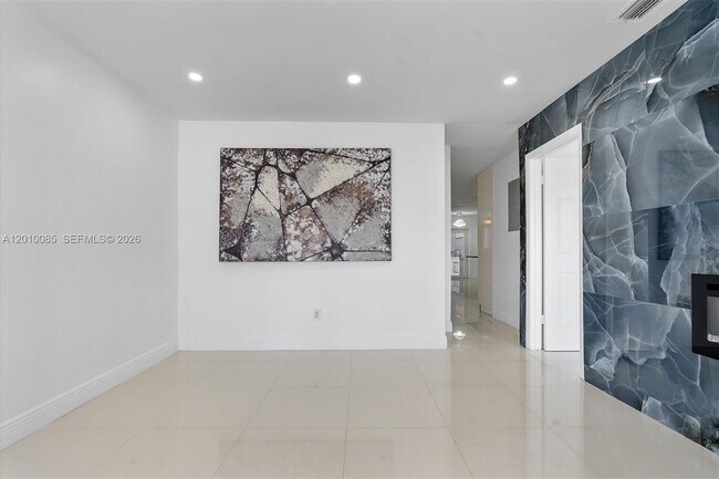 Building Photo - 11465 NW 88th Ct