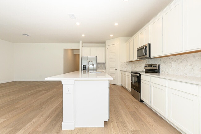 Building Photo - 9062 Dahlia Cir