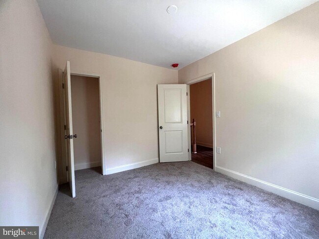 Building Photo - 302 RALEIGH # A St