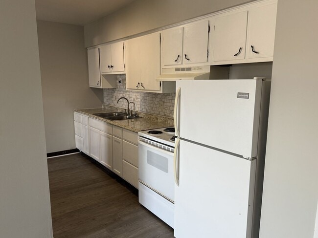 Building Photo - Spacious 1 Bed 1 Bath in the heart of Speedway!