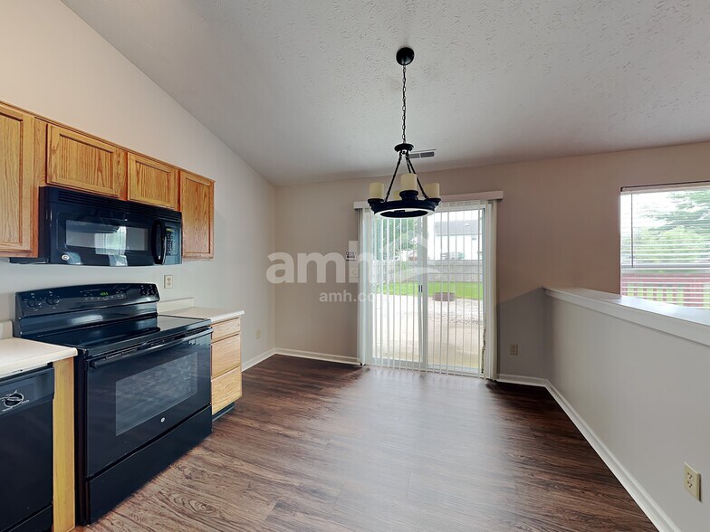 Building Photo - 1090 Meadowview Ct