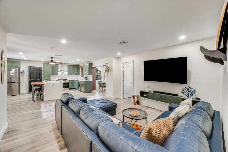 Building Photo - 415 N Shore Dr