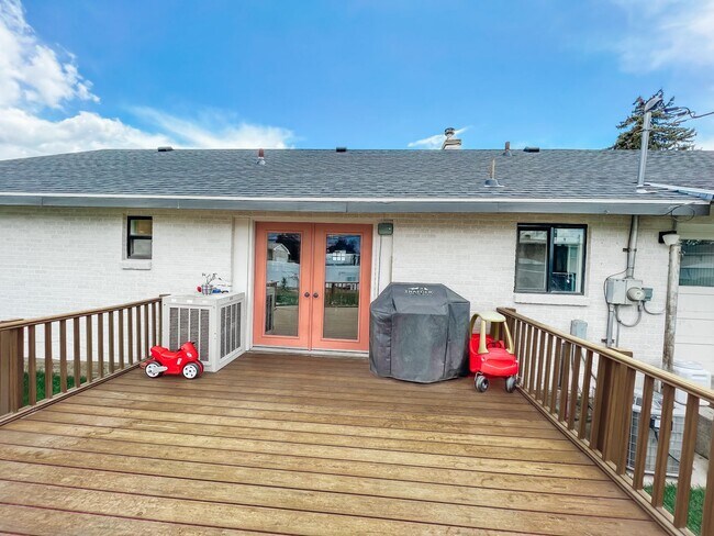 Building Photo - 115 E 100 N