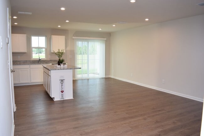 Building Photo - Modern 3-Bedroom Townhouse with Garage & P...