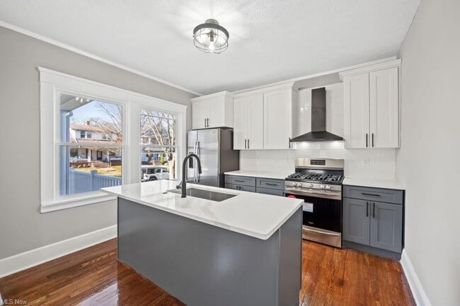 Building Photo - 1643 Lincoln Ave