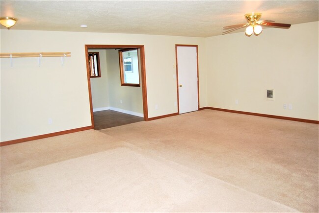 Building Photo - 3 Bedroom 2 Bath Dayton OR