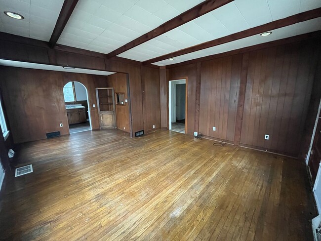 Building Photo - Two bedroom house in Alton