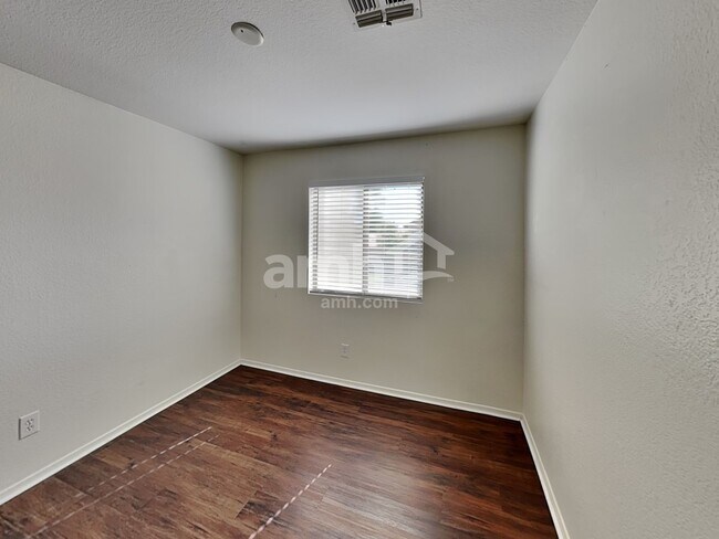 Building Photo - 10633 W Piccadilly Rd