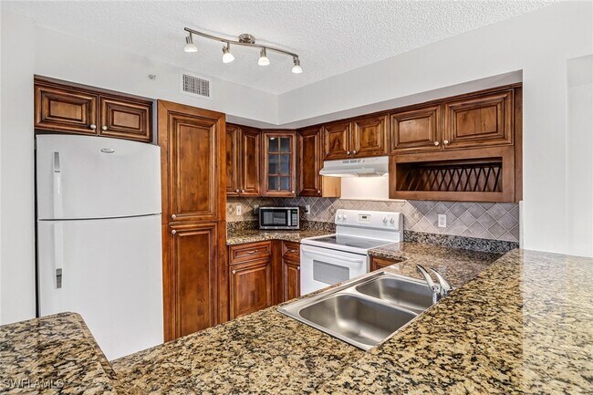 Building Photo - 1240 Wildwood Lakes Blvd