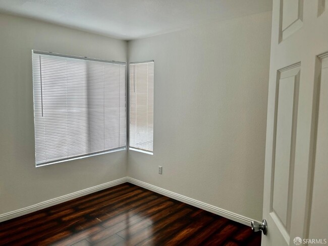 Building Photo - 1713 Crater Peak Way