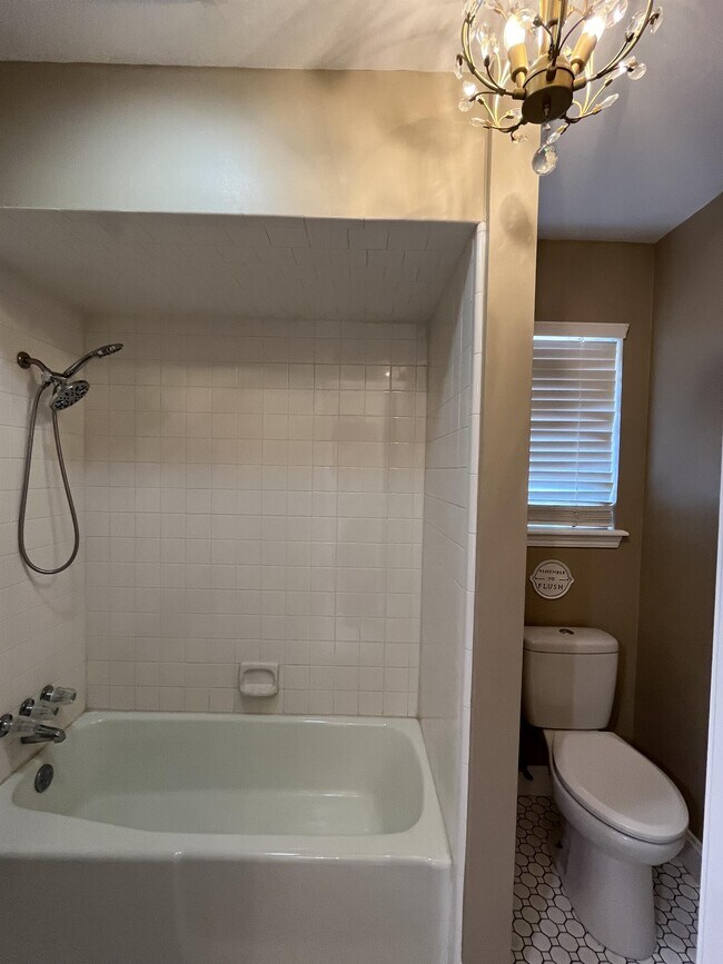Building Photo - 1304 Pine Oak Dr