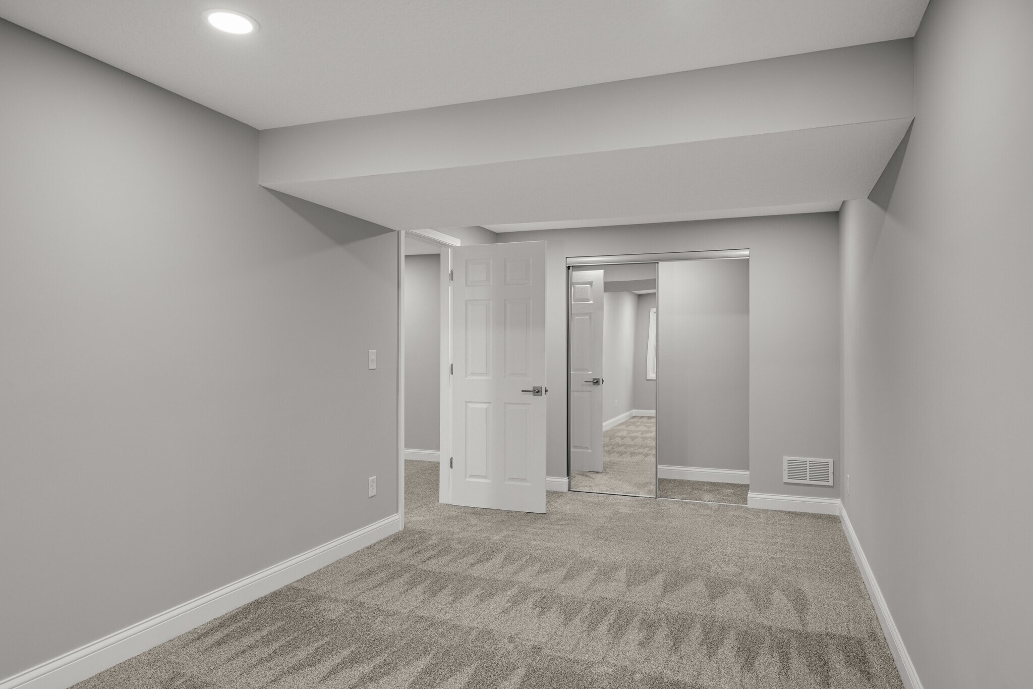 Building Photo - 11004 Oak Knoll Ter N