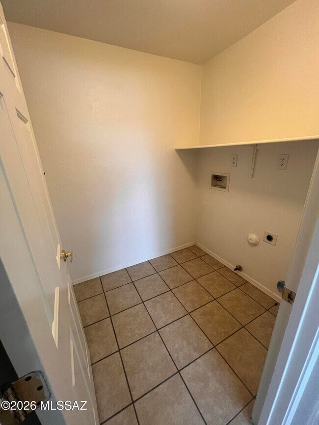 Building Photo - 6110 S Earp Wash Ln