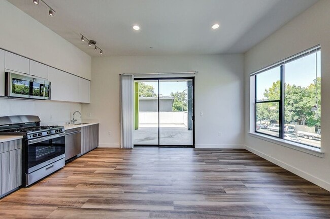 Building Photo - 950 Lofts