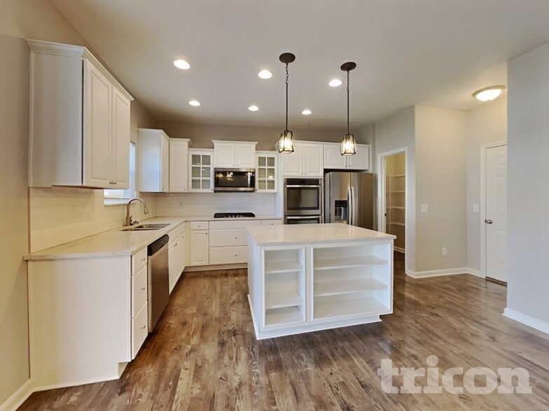 Building Photo - 10348 Hunters Crossing Blvd