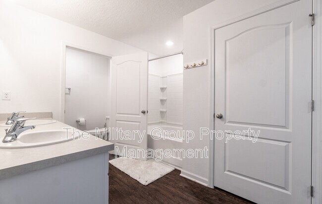 Building Photo - 5594 Hollow Birch Dr