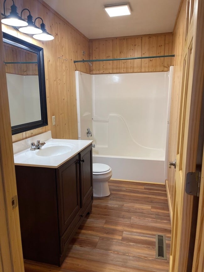 Building Photo - Cabin