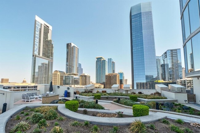 Building Photo - 360 Nueces St