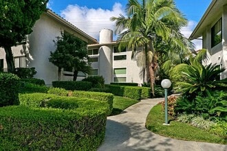 Building Photo - Bright & Spacious La Costa Condo with Community Amenities in Carlsbad