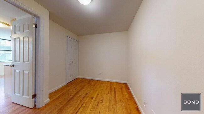 Building Photo - 273 Mott St