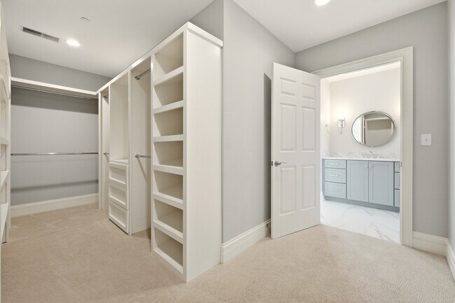 Building Photo - 6600 Seminary Woods Pl