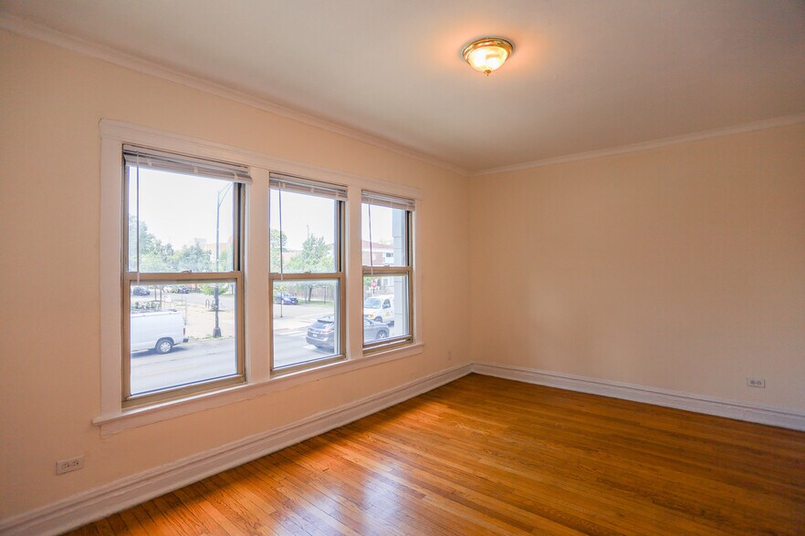 Building Photo - 4821 N Kimball Ave