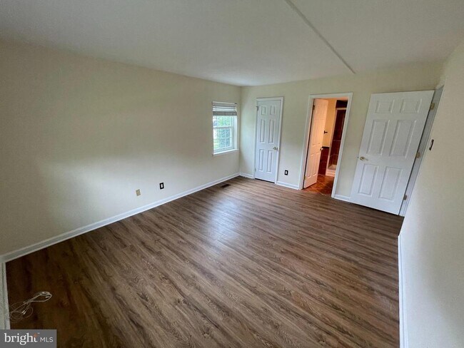 Building Photo - 208 Old Forge Crossing