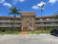 Building Photo - 500 Village Green Cir W