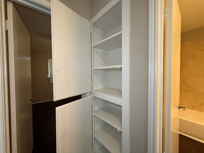 Building Photo - 10428 Hammerly Blvd