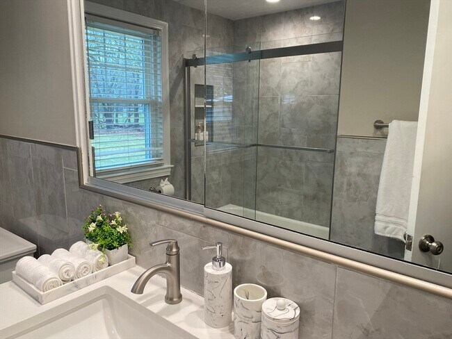 Building Photo - 15 Winchester Dr