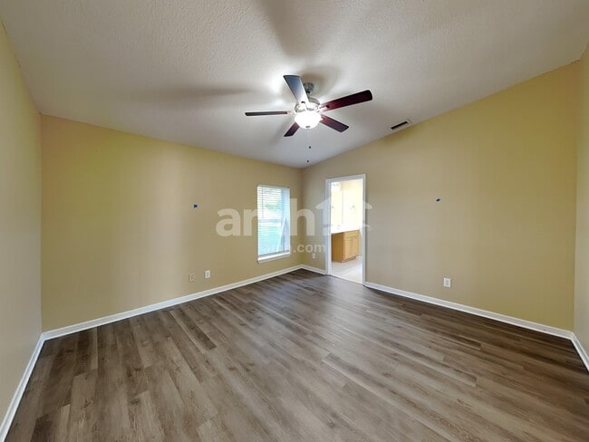 Building Photo - 3090 SW Boxwood Cir