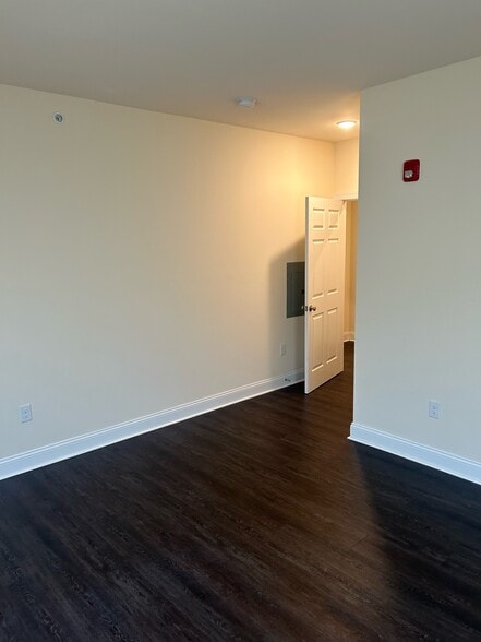 Building Photo - 1033 W Bridge St