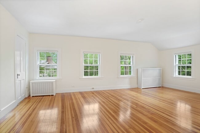 Building Photo - 321 Riversville Rd